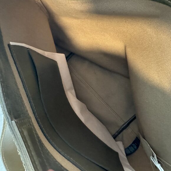 The Essential Medium Bucket Tote in Aged Olive - Picture 4 of 6